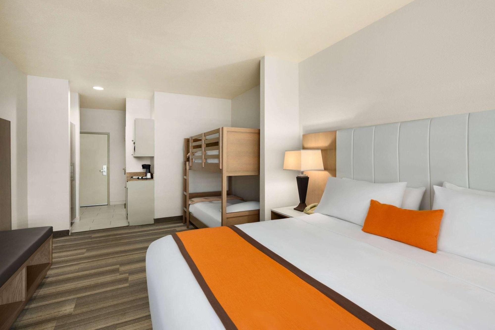 Hotel Marguerite South Anaheim - Garden Grove, Trademark Collection By Wyndham Экстерьер фото