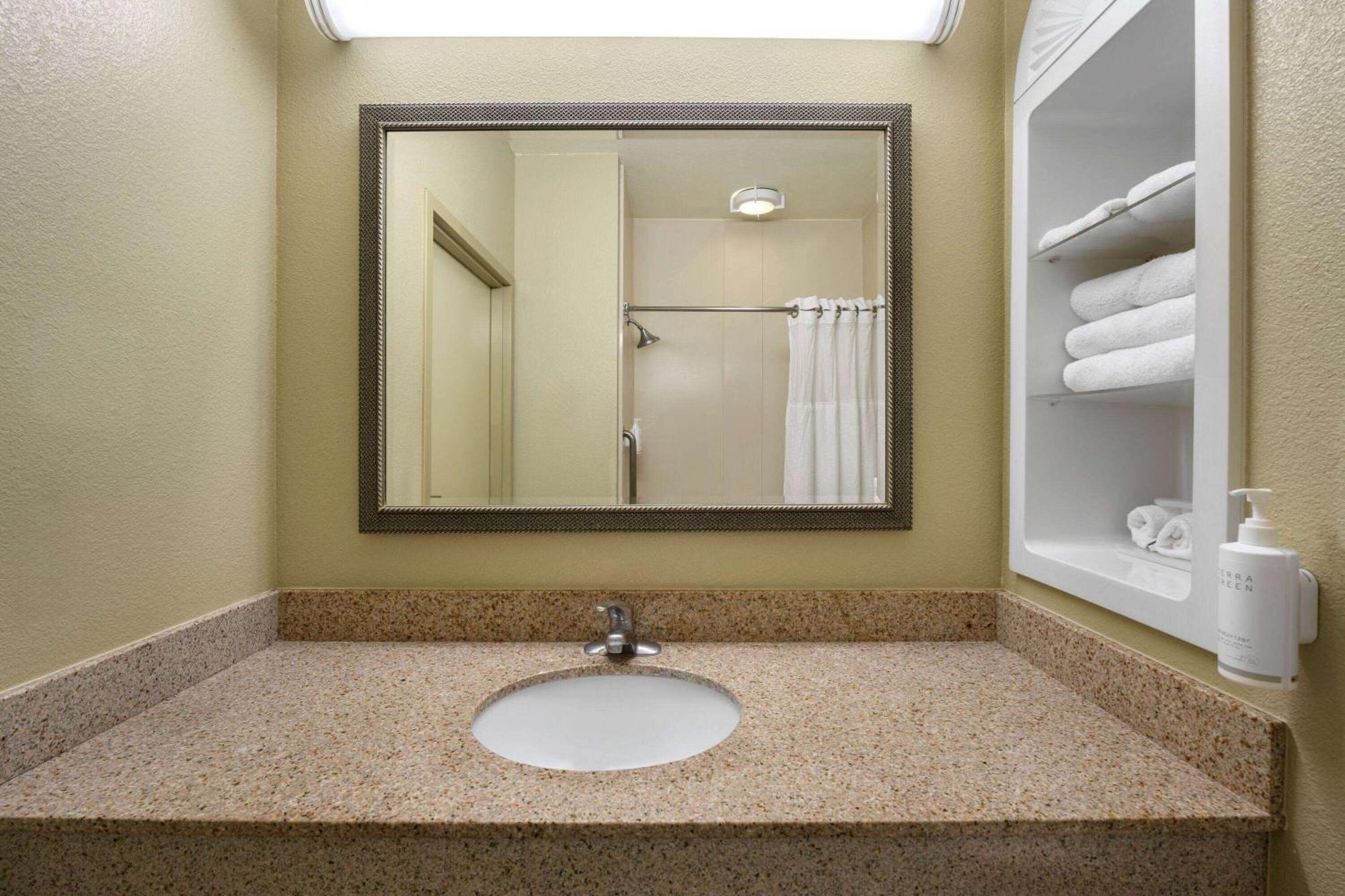 Hotel Marguerite South Anaheim - Garden Grove, Trademark Collection By Wyndham Экстерьер фото