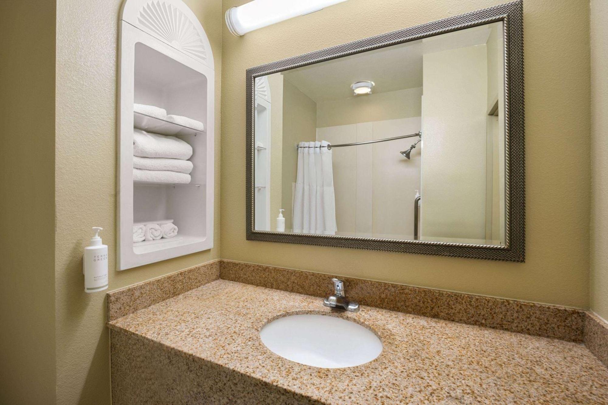 Hotel Marguerite South Anaheim - Garden Grove, Trademark Collection By Wyndham Экстерьер фото